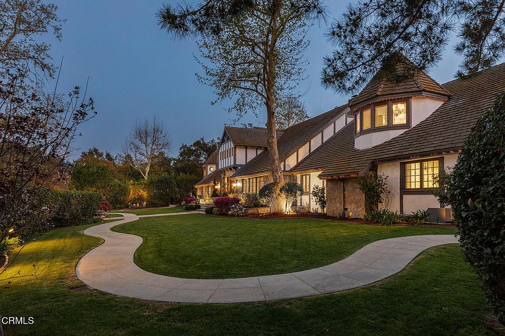 Domed formal dining room with interior view.